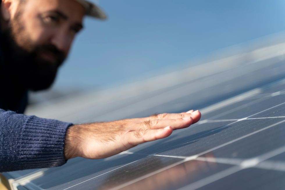 Ihr kompetenter Partner rund um Ihre PV-ANLAGEN Ihr kompetenter Partner rund um Ihre PV-ANLAGEN